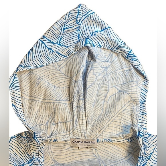 Charlie Holiday Coco Leaf Print Swimsuit Coverup Women’s Size 10 - Picture 9 of 11